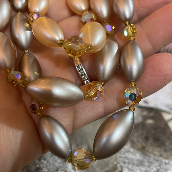 1950s Triple strand faux Pearland AB necklace. Nice Vintage. - Picture 4 of 5